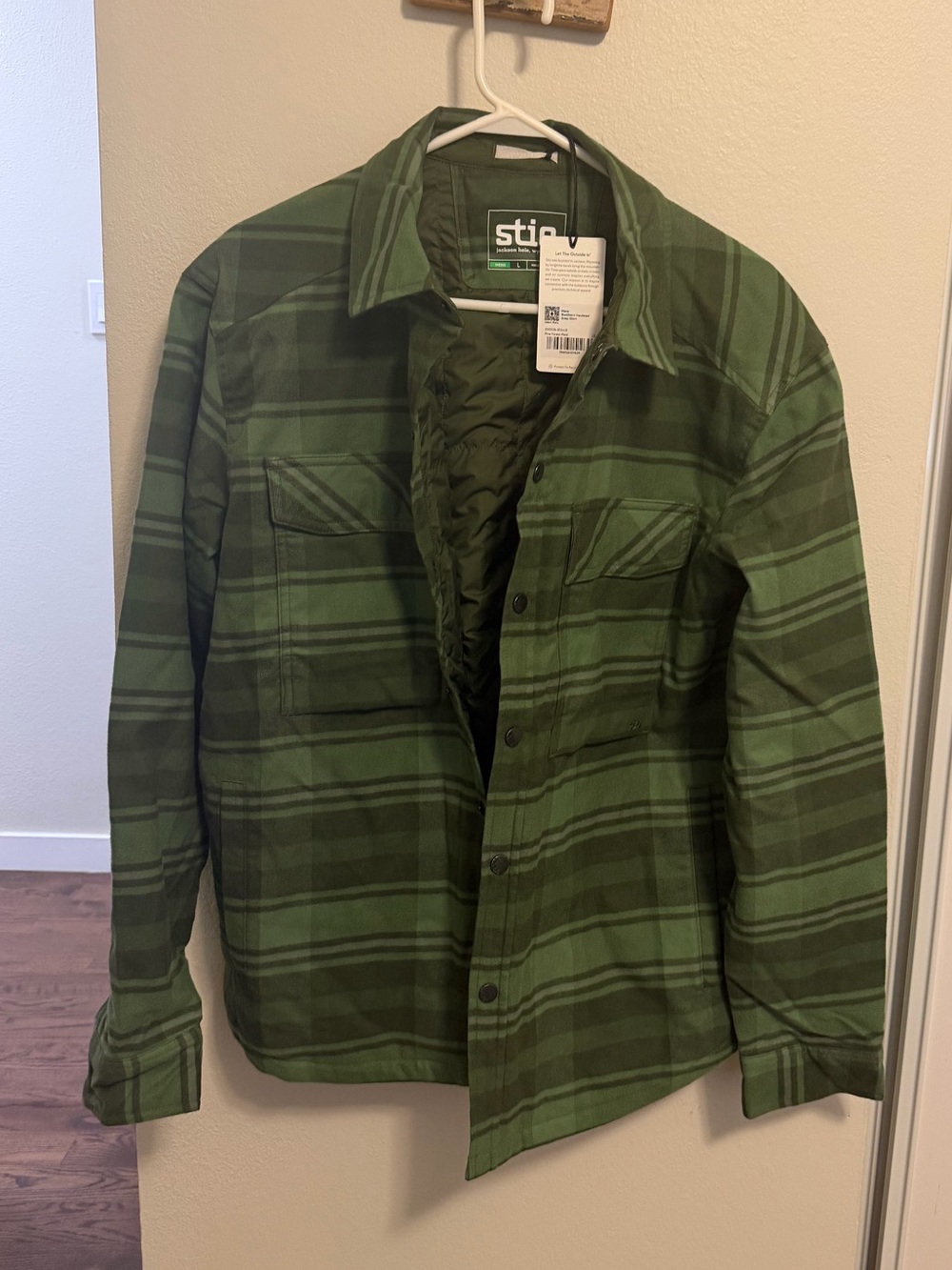 Stio Men's Buckhorn Insulated Snap Shirt/Jacket in Forest Green